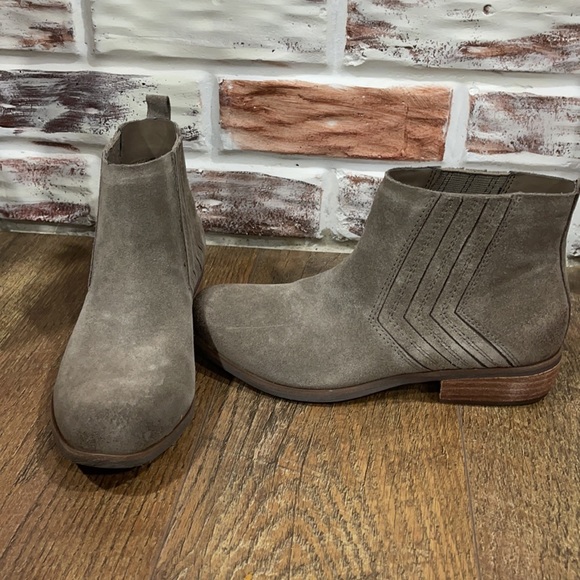 Thyone Taupe Booties - Picture 3 of 4